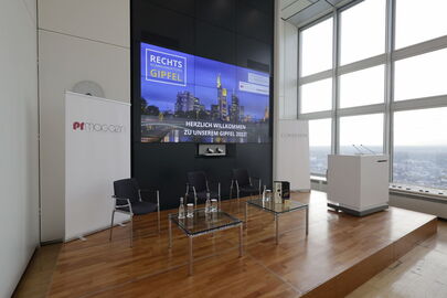 Ausblick für Referenten und Gäste gleichermaßen spektakulär: Der Commerzbank-Tower ist 259 Meter hoch