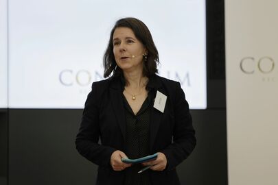 SZ-Korrespondentin Meike Schreiber zu: „Von Wirecard bis DWS: Was Wirtschaftsjournalismus in komplexen (und transnationalen) Fällen leistet“.
