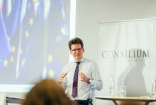 Dr. Stefan Gehring