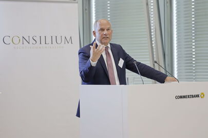 Der Hessische Justizminister Prof. Dr. Roman Poseck referierte darüber, wie die Meinungs- und Pressefreiheit geschützt werden kann