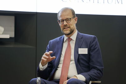 Im Bühnengespräch teilten Dr. Hanno Teuber von der Commerzbank und…